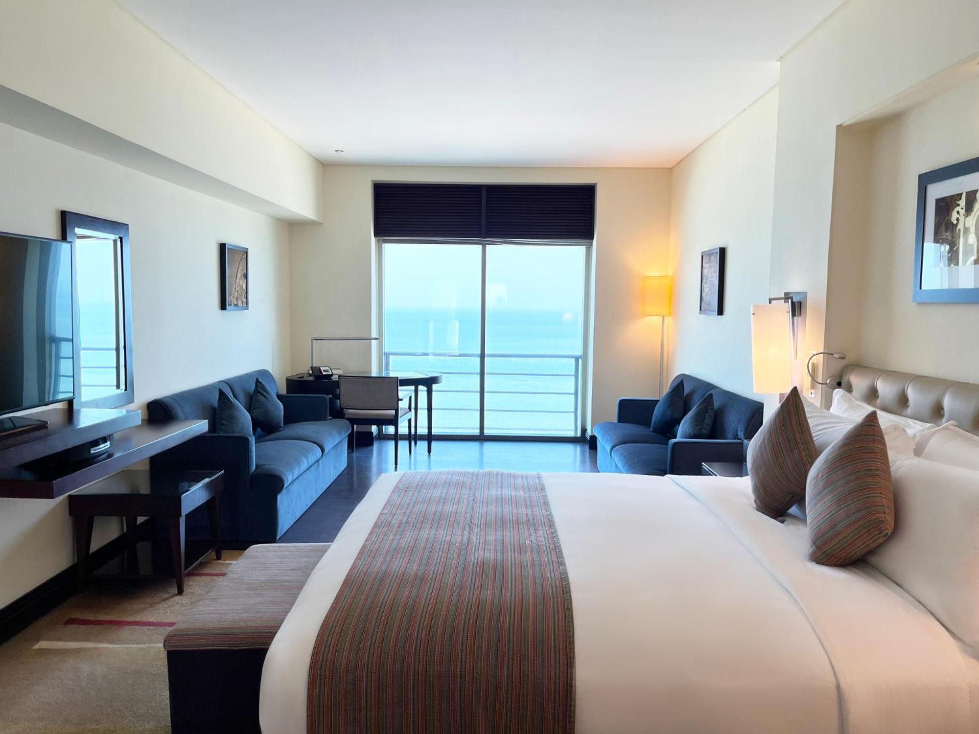 Sofitel Al Khobar The Corniche Hotel Exterior photo A room at the hotel