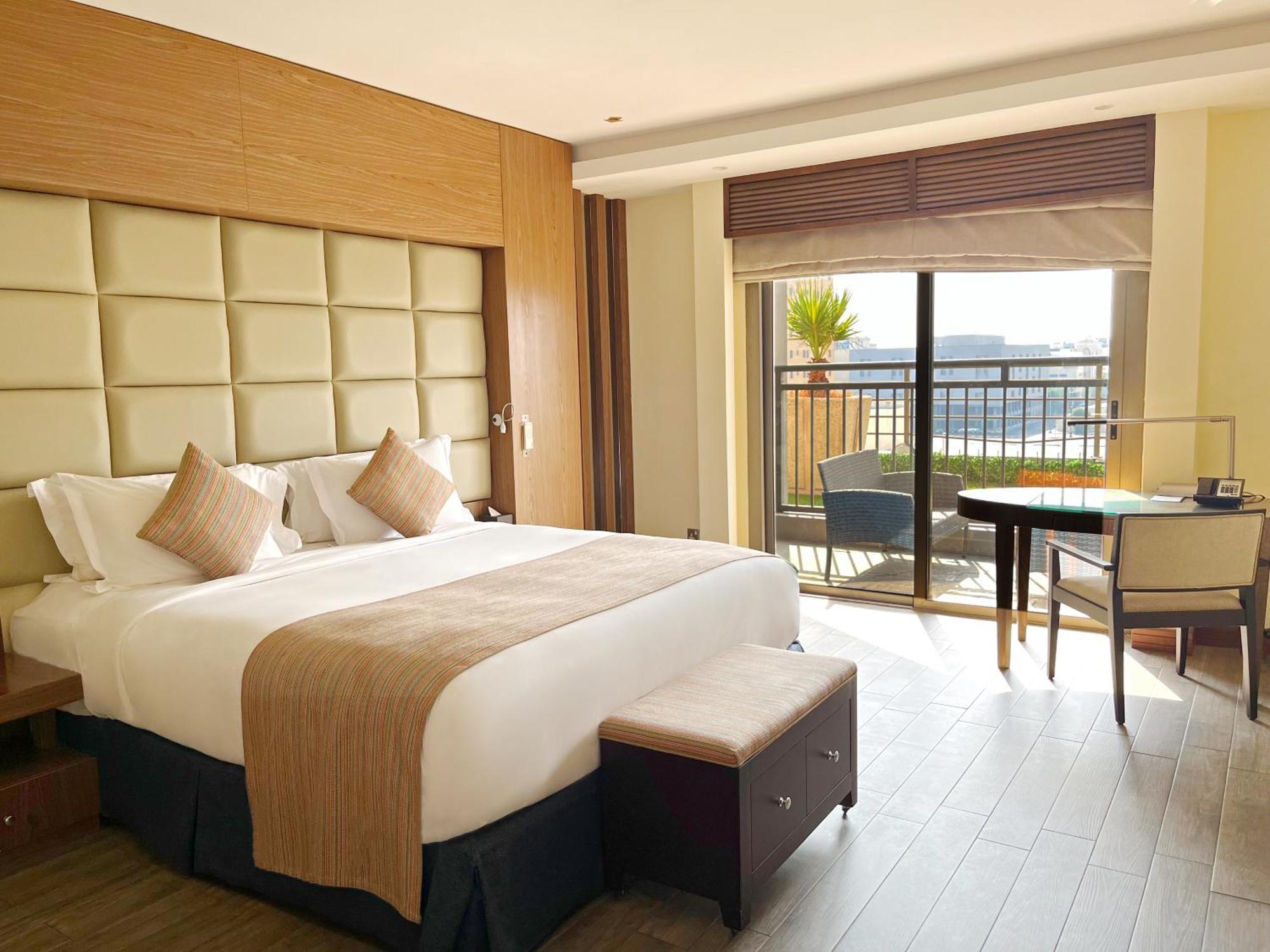 Sofitel Al Khobar The Corniche Hotel Exterior photo A room at the hotel