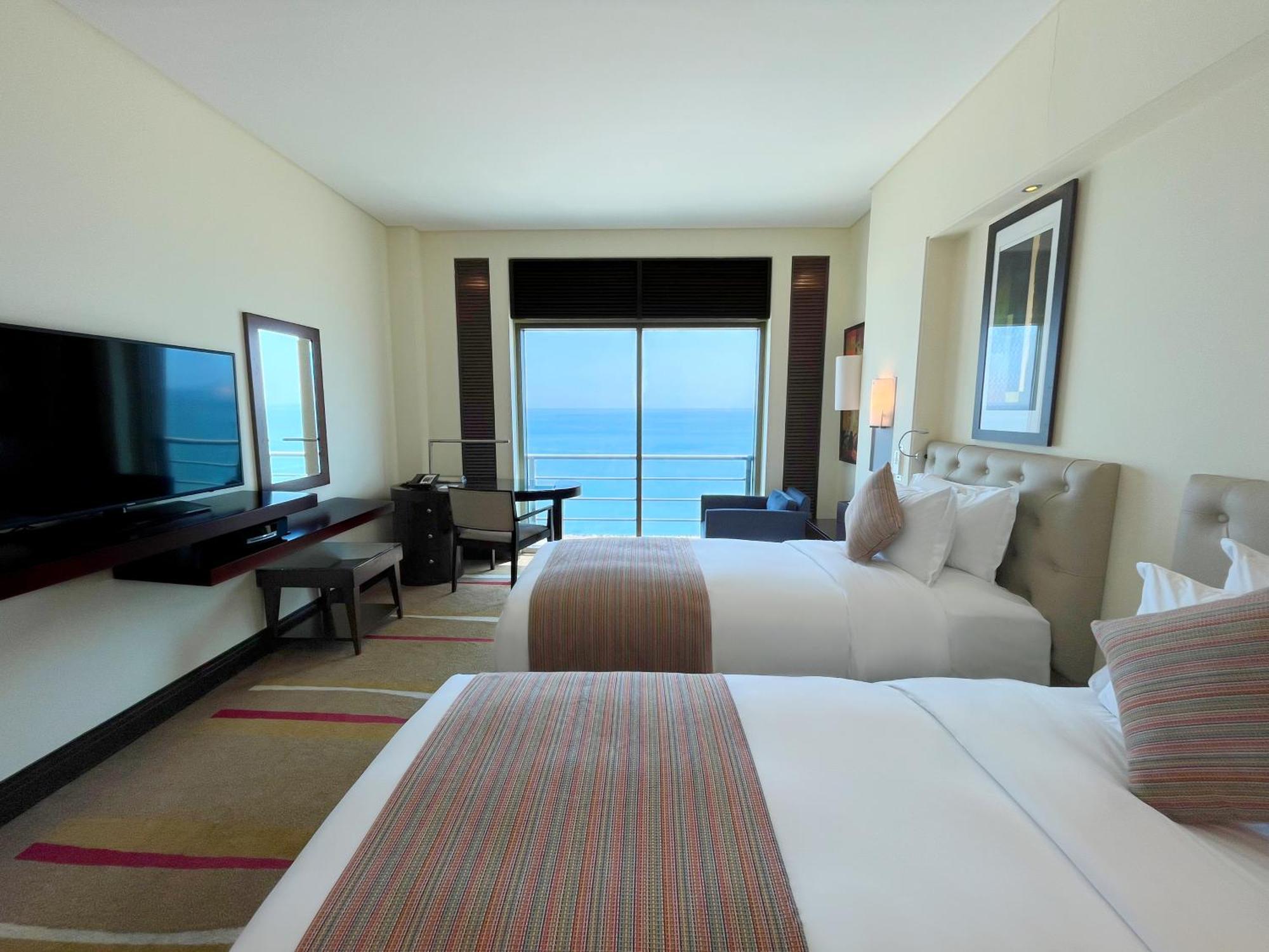 Sofitel Al Khobar The Corniche Hotel Exterior photo A room at the hotel