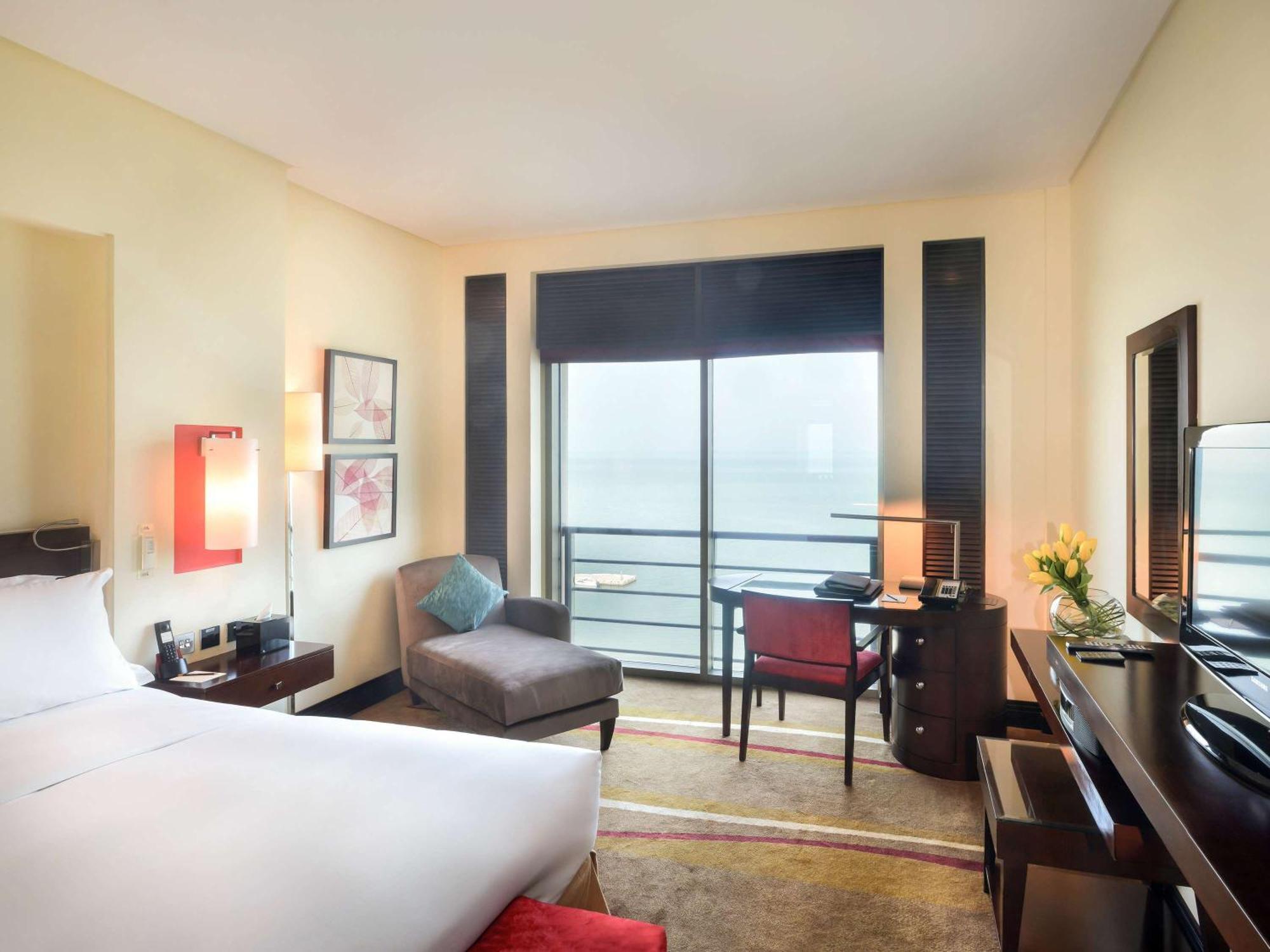 Sofitel Al Khobar The Corniche Hotel Exterior photo A room at the hotel