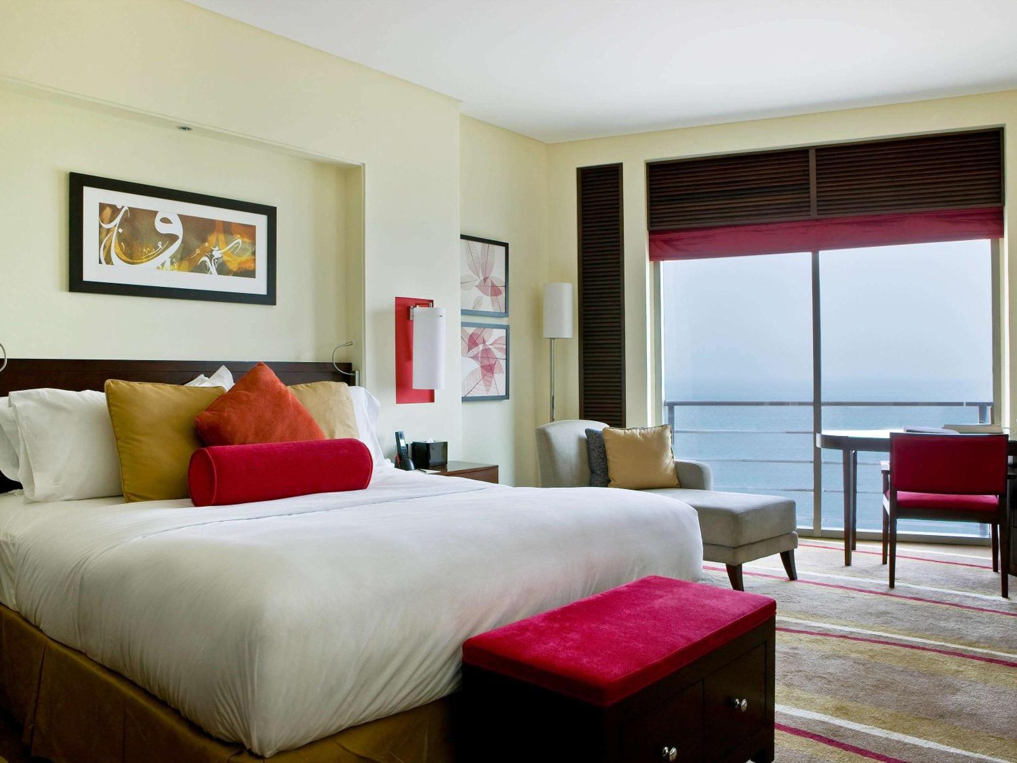 Sofitel Al Khobar The Corniche Hotel Exterior photo A guest room at the hotel