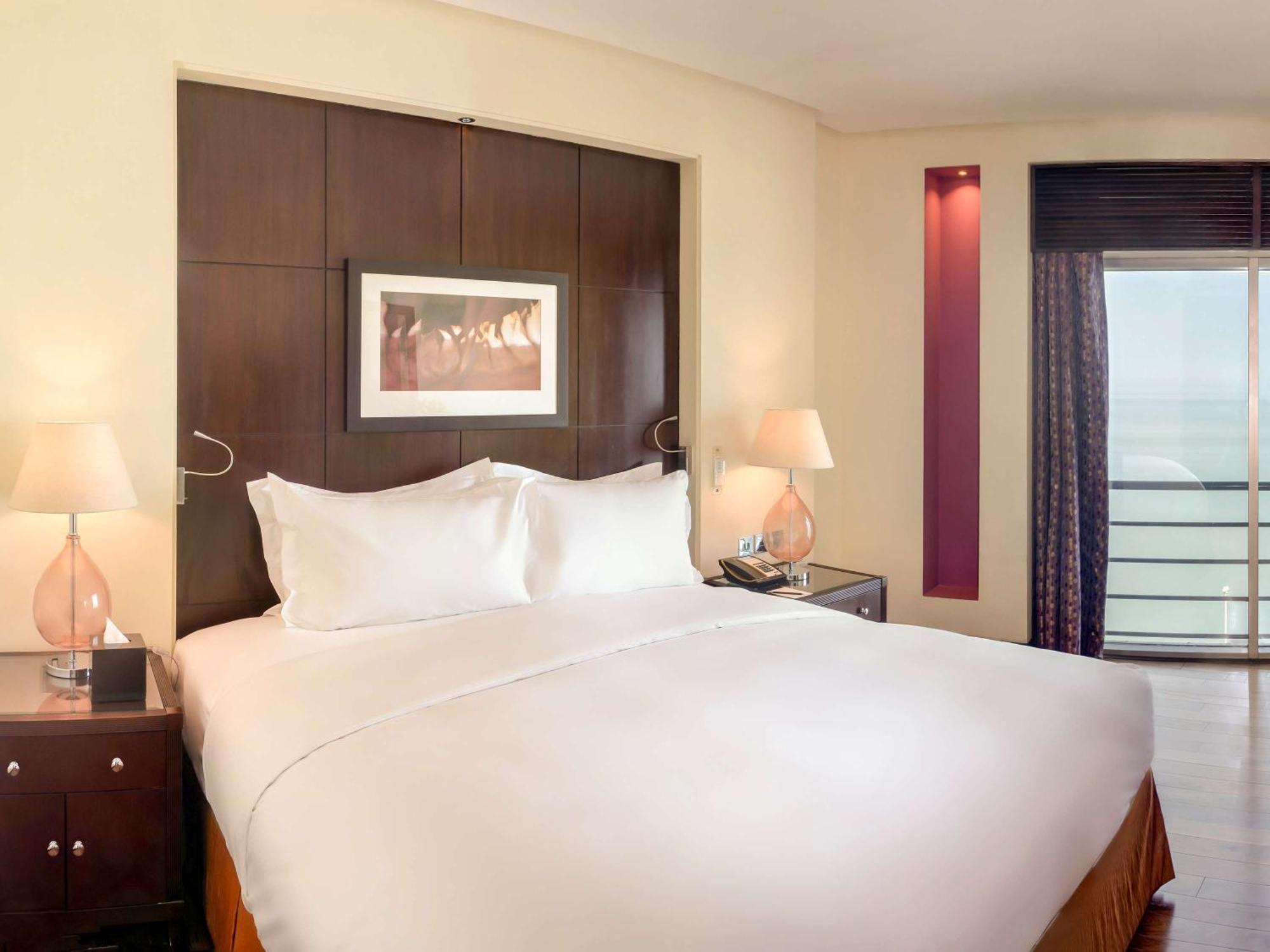 Sofitel Al Khobar The Corniche Hotel Exterior photo A bedroom at the hotel